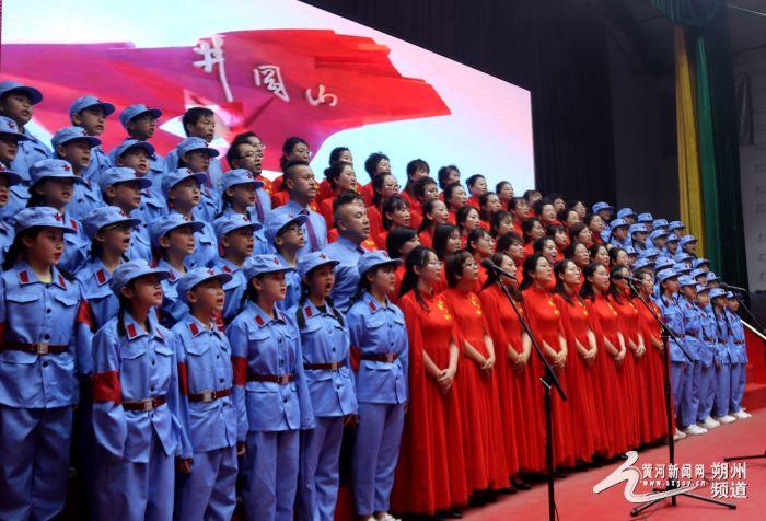 女儿读大学了，但是因为都是他爸给的生活费，所以就和她爸亲，都不爱理我，我该怎么办？游戏画面